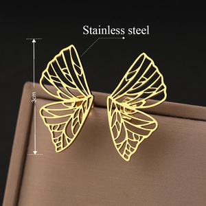 Poliert goldene Edelstahl-Ohrringe im Schmetterlingsflügel-Design mit Cut-out-Struktur