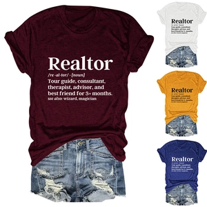 Dettaglio magliette in cotone per agenti immobiliari nei colori bordeaux, bianco e giallo