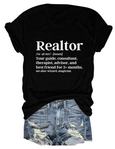 Set in piano di t-shirt Realtor nera e pantaloncini di jeans blu con strappi