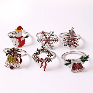 Lot de 6 ronds de serviette de Noël avec motifs flocon et bonhomme de neige en émail brillant