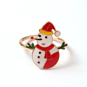 Vue détaillée du rond de serviette bonhomme de neige en émail doré pour Noël