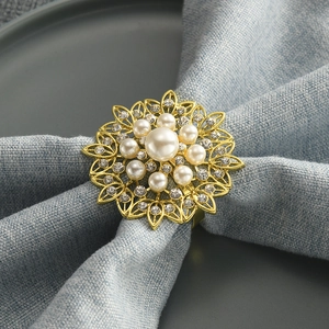 Flower Shape Napkin Rings Artificial Pearl Rhinestone Alloy Metal Table Decor For Wedding Party Hotel Valentine's Day