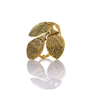 Close-up of vintage gold leaf napkin ring featuring intricate leaf vein textures
