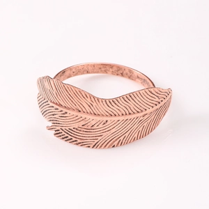 Rose gold leaf napkin ring featuring a detailed feather design for hotel table decor