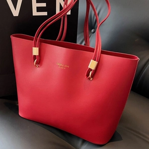 Sac fourre-tout de mariée rouge élégant en cuir à motif litchi avec intérieur spacieux