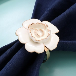Ronds De Serviette Fleurs Blanches Alliage De Zinc Doré Forme De Camélia Boucles De Serviette En Émail Pour Déco De Mariage
