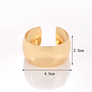 Golden polished C-shape napkin ring with a sleek mirror finish, 2.5cm width