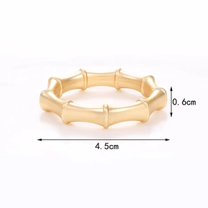 Rond de serviette style bambou doré champagne au fini mat avec 4,5 cm de diamètre