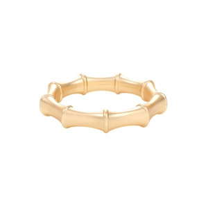 Rond de serviette élégant en style bambou or champagne avec finition mate brossée sur blanc
