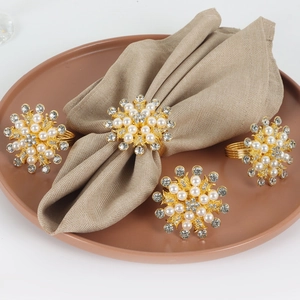 Lot de 4 ronds de serviette fleurs dorées avec perles et strass pour table de fête