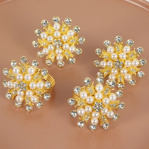 Lot de 4 ronds de serviette flocon dorés avec perles blanches et strass brillants