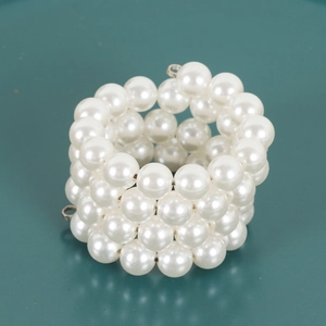 Rond de serviette élégant à plusieurs couches de perles pour décoration de mariage