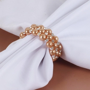 Rond de serviette en perles champagne et strass pour décoration de table de mariage chic
