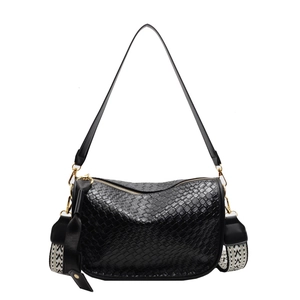 Sac à bandoulière tissé noir avec deux sangles amovibles et des détails en métal doré
