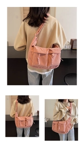 Detail der rosa Cord-Tragetasche mit zwei Klapptaschen und geflochtenem Kordelzug