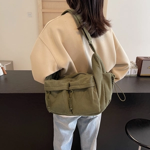 Armeegrüne Cord-Einkaufstasche mit Vordertaschen und lässigem Crossbody-Design für Damen