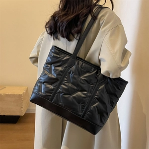 Black quilted puffer tote bag with fashion tag, large capacity casual shoulder handbag