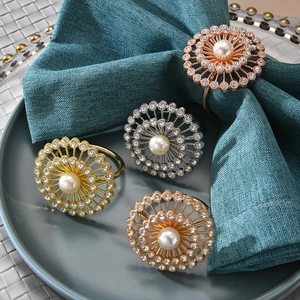 Rond de Serviette en Métal Girasole avec Künstliche Perle et Strass Fleur Creuse Porte-Serviette pour Mariage Banquet Restaurant Maison