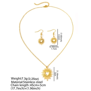 Parure de bijoux en acier inoxydable doré avec pendentif cœur soleil et dimensions détaillées