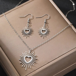 Parure collier et boucles d'oreilles en acier inoxydable avec motifs cœur et soleil