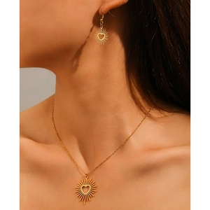 Bijoux En Acier Inoxydable Collier Pendentif Coeur Rayon De Soleil Et Boucles D'oreilles Pour Femmes Style Accessoire
