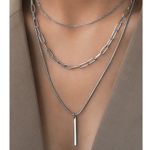 Collana a tre strati in acciaio inossidabile argento con ciondolo a barra
