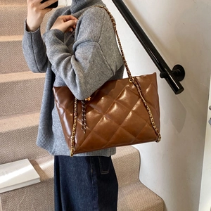 Sac cabas matelassé marron pour femme, grand sac à bandoulière pour les déplacements quotidiens