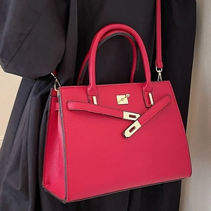 Borsa da sposa rossa premium con trama in pelle e chiusura in metallo dorato