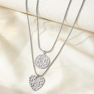 Collier double rang en acier inoxydable avec pendentifs cœur et disque texturés