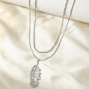 Collier double épaisseur en acier inoxydable avec pendentif feuille et chaîne serpent