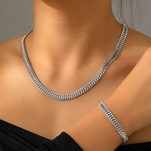 Macro di set collana e bracciale a catena spessa in acciaio inossidabile lucido argento