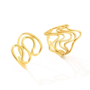 Ensemble de deux bagues dorées minimalistes à vagues avec un design incurvé abstrait