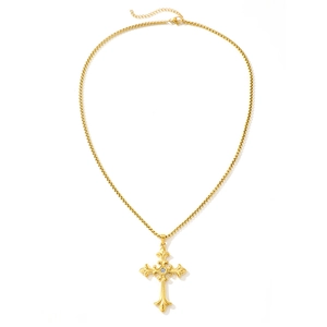 Collier pendentif croix gothique rétro doré avec strass et détails ciselés ajourés