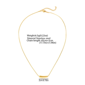 Détail d'un collier en acier doré de 6,5g avec chaîne de 45cm et pendentif 2cm