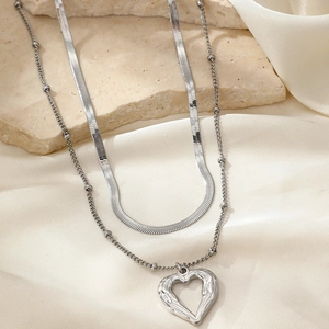 Collier double rang en acier inoxydable avec chaîne serpent plate et pendentif cœur gravé