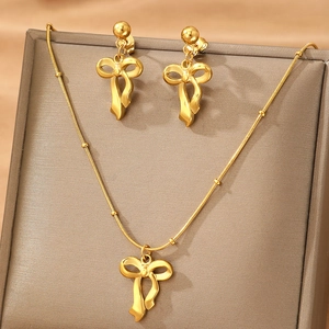 Parure de bijoux élégante en plaqué or 18K avec nœud, collier et boucles d'oreilles