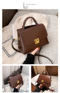 Vues détaillées d'un sac à main structuré marron en cuir texturé avec fermoir doré