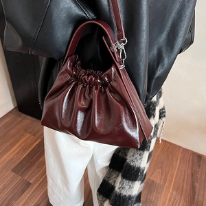 Fashionable dark red cloud handbag with pleated patent leather for shoulder and crossbody use