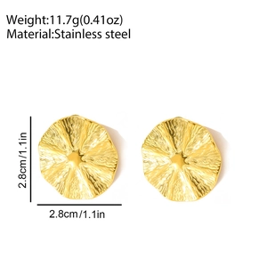 Detailed size chart for golden stainless steel wavy earrings weighing 11.7g and 2.8cm wide