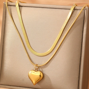Collier double rang en acier inoxydable doré avec pendentif cœur et chaîne à chevrons