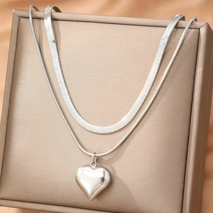 Collier double rang en acier inoxydable argenté avec chaîne serpent et pendentif cœur
