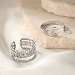 Three-layer stainless steel ring with vintage chain texture and wrench-style opening