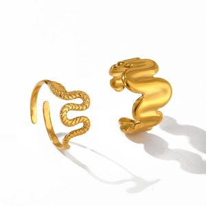 Bagues minimalistes plaquées or 18 carats à ondes irrégulières pour femmes