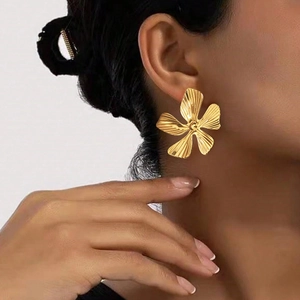 Stainless Steel Flower Stud Earrings Large Five Petal Radial Texture Gold Plated Elegant Minimalist Jewelry For Women