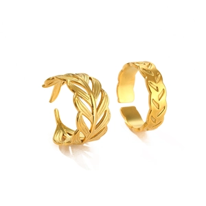 Adjustable 18K gold plated stainless steel leaf ring set with herringbone pattern
