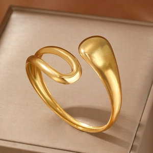 Retro 18K vergoldetes offenes Armband mit Tropfen-Design und matt gebürstetem Finish