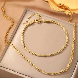 Parure de bijoux élégante en acier inoxydable doré 18 carats avec chaîne corde