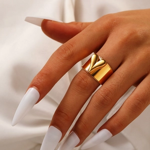 Bague Large Cœur Acier Inoxydable Plaqué Or 18K Réglable Bijoux De Mode Minimalistes Pour Femmes Cadeau Élégant