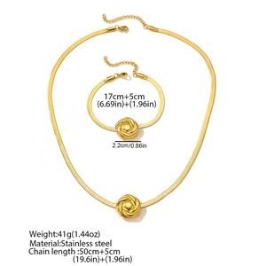 Ensemble collier et bracelet maille serpent plate dorée avec pendentif spirale