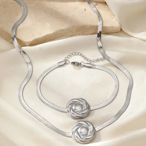 Parure collier et bracelet vintage français en maille serpent argentée avec motif rose